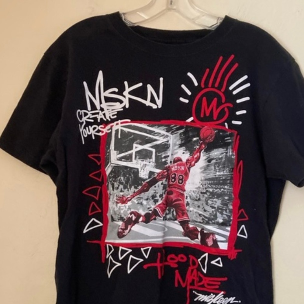 Youth size L basket ball T-Shirt black red and white Miskeen